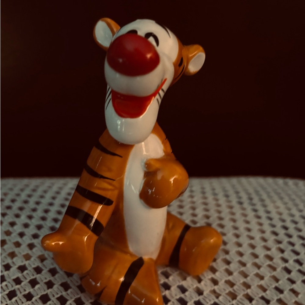 Vintage Walt Disney Winnie the Pooh Tigger Collectible Figurine